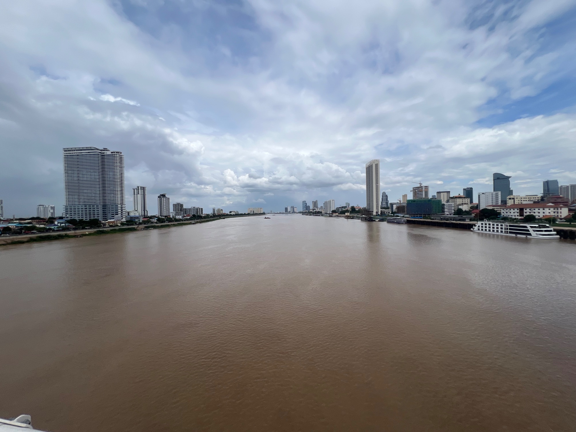 Phnom Penh Pictures