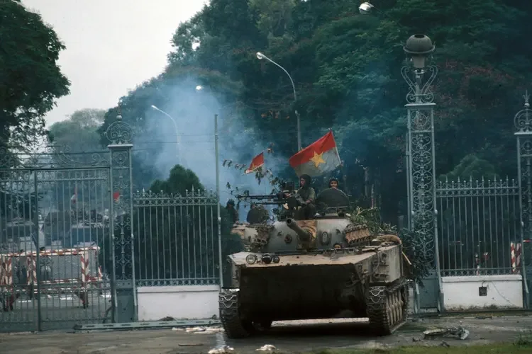 That is the orignal picture of taking the palace  on April 30th 1975.